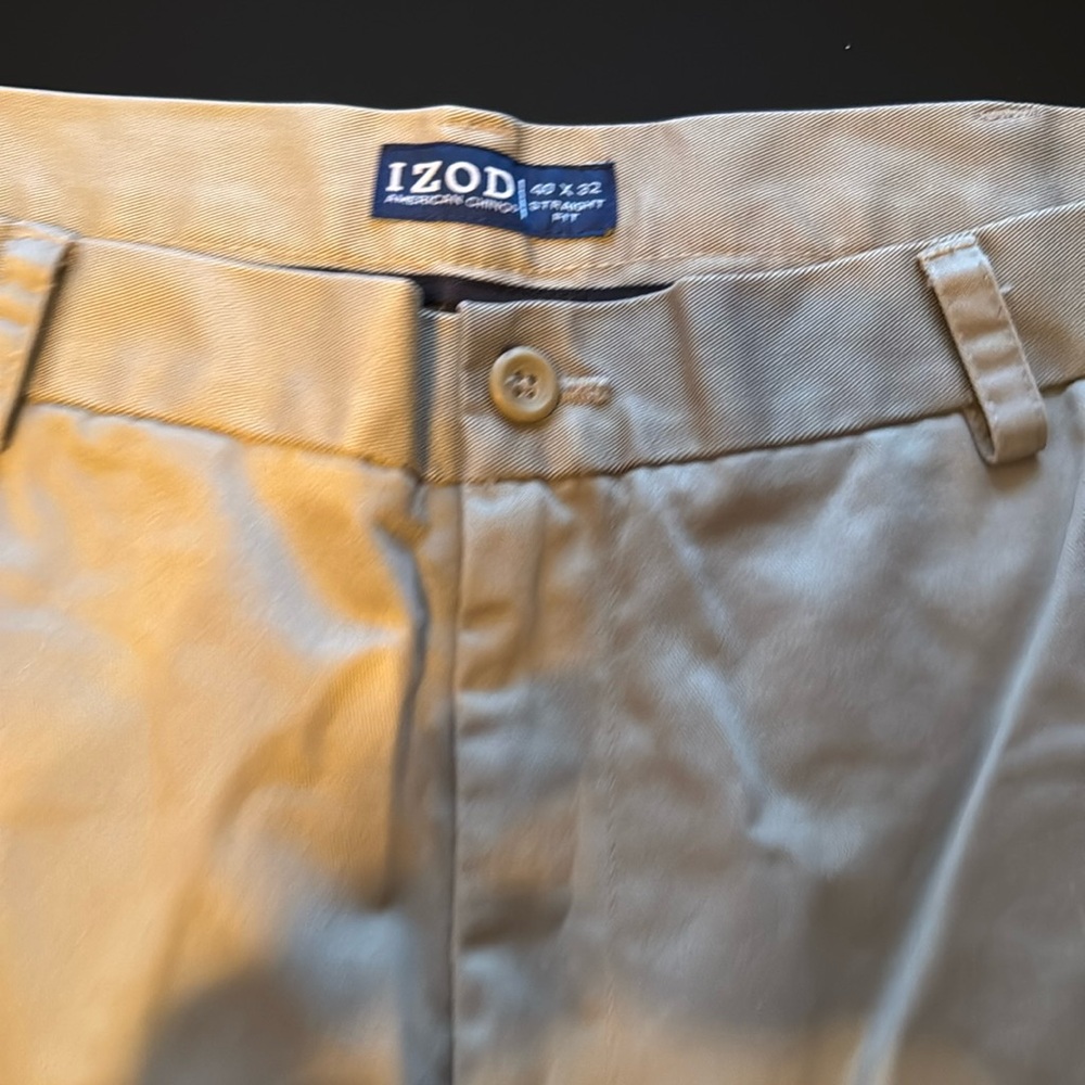 Izod pant khaki great condition only worn couple times